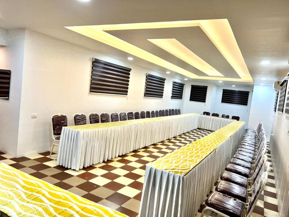 Nidhi Residency Hotel Guruvayur Exterior photo